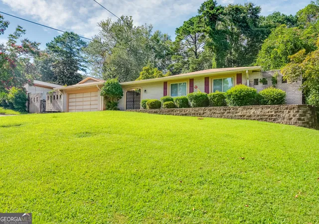 Photo 2 of Sale Pending at 3914 Sable Dr, Stone Mountain, GA 30083 | MLS# 10821491 | Listing updated on 2026-09-15