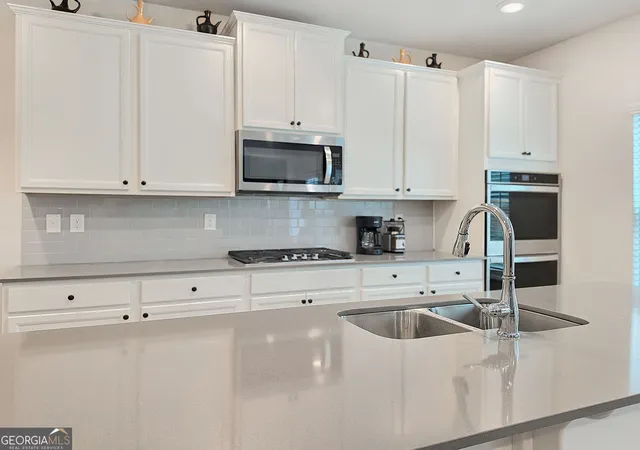 Photo 2 of Single family home for sale at 4806 Sultanta SW, Atlanta, GA 30331 | MLS# 10799433 | Listing updated on 2026-09-11