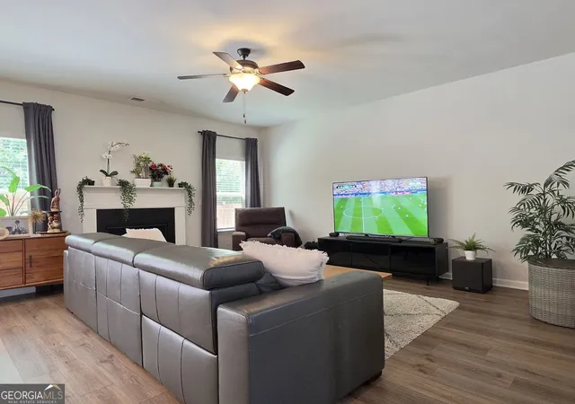 Photo 3 of Single family home for sale at 4806 Sultanta SW, Atlanta, GA 30331 | MLS# 10799433 | Listing updated on 2026-09-11