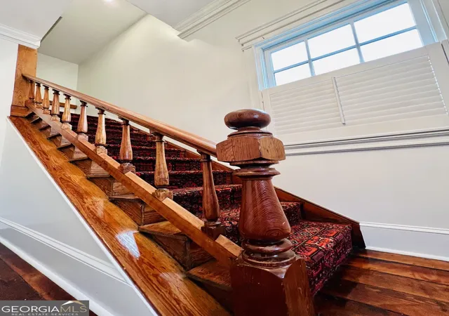 Photo 3 of Single family home for sale at 1067 Washington Ave, Macon, GA 31201 | MLS# 10833515 | Listing updated on 2026-09-11