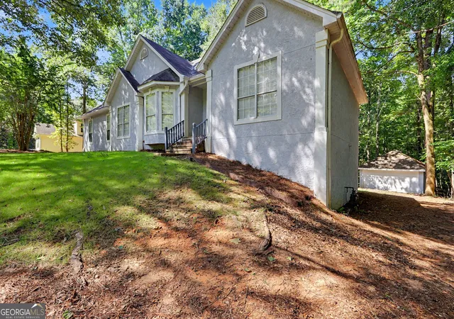 Photo 3 of Single family home for sale at 20 Wilkes Ct, Newnan, GA 30263 | MLS# 10825925 | Listing updated on 2026-09-07