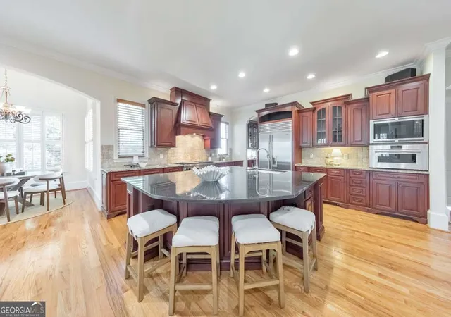 Photo 3 of Mansion for sale at 2252 Parkwood Pl Ct Se, Smyrna, GA 30080 | MLS# 10799415 | Listing updated on 2026-09-10