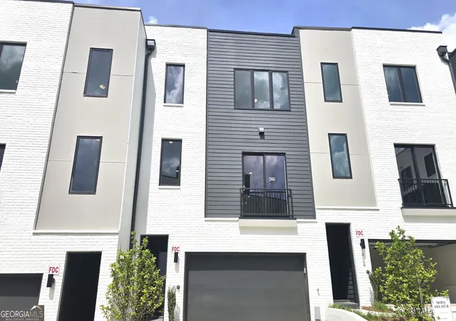 Photo 2 of Townhouse for sale at 422 Cedar Dust Dr, Decatur, GA 30030 | MLS# 10821251 | Listing updated on 2026-09-11