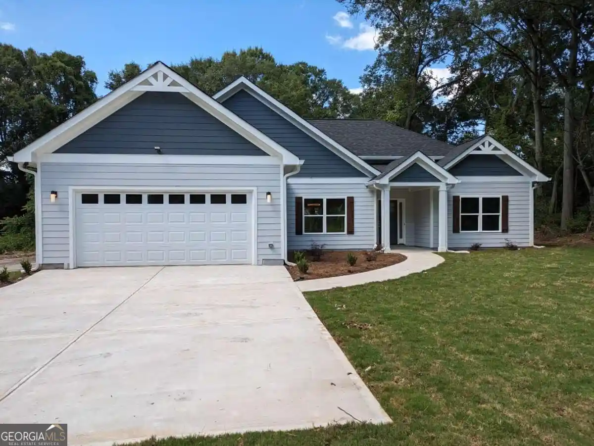 Photo 1 of Single family home for sale at 915 W Poplar St, Griffin, GA 30224 | MLS# 10877352 | Listing updated on 2026-10-22