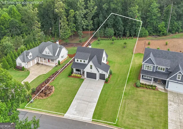 Photo 3 of Single family home for sale at 34 N Shore At Redwine Dr, Newnan, GA 30263 | MLS# 10772900 | Listing updated on 2026-09-17