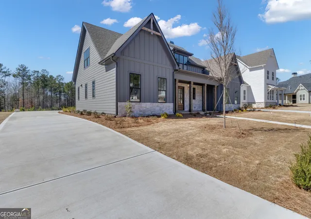 Photo 3 of Single family home for sale at 35 Stubbs Hill, Senoia, GA 30276 | MLS# 10711167 | Listing updated on 2026-08-29