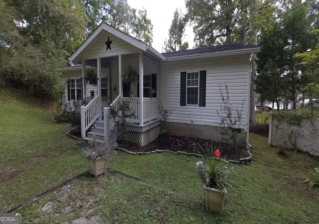 Photo 3 of Sale Pending at 111 Southshore Rd, Eatonton, GA 31024 | MLS# 10623392 | Listing updated on 2025-10-31