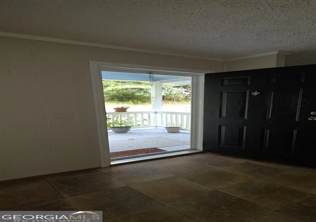 Photo 3 of Sale Pending at 111 Southshore Rd, Eatonton, GA 31024 | MLS# 10623392 | Listing updated on 2025-10-31