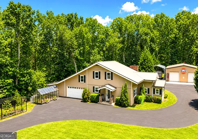 1st image of 11 Edgewater Ct, Griffin, GA 30223 | MLS# 10827103