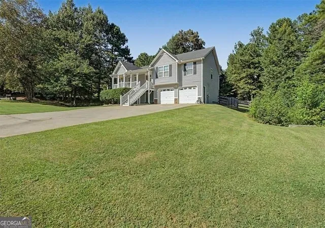 Photo 3 of Sale Pending at 198 Meadow Spring Ct, Temple, GA 30179 | MLS# 10833436 | Listing updated on 2026-09-03
