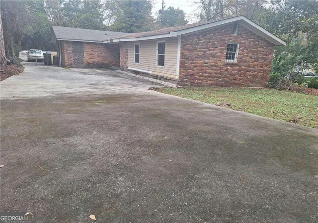 Photo 3 of Single family home for sale at 1052 Hightower Rd, Macon, GA 31206 | MLS# 10808903 | Listing updated on 2026-10-06