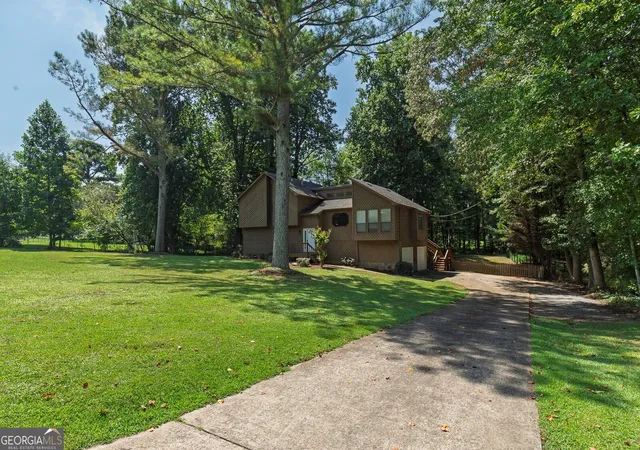 Photo 2 of Single family home for sale at 6499 Will Dupree Ln, Acworth, GA 30102 | MLS# 10832366 | Listing updated on 2026-10-15