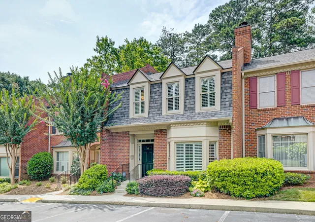 Homes for sale in Atlanta, GA | 10 Ne Plantation Dr, Atlanta, GA 30324 | MLS# 10797856