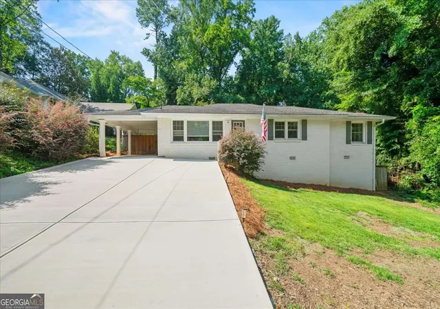 Photo 1 of Single family home for sale at 31 W Belle Isle Rd, Sandy Springs, GA 30342 | MLS# 10820742 | Listing updated on 2026-09-24