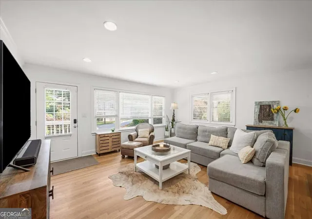 Photo 3 of Single family home for sale at 31 W Belle Isle Rd, Sandy Springs, GA 30342 | MLS# 10820742 | Listing updated on 2026-09-24