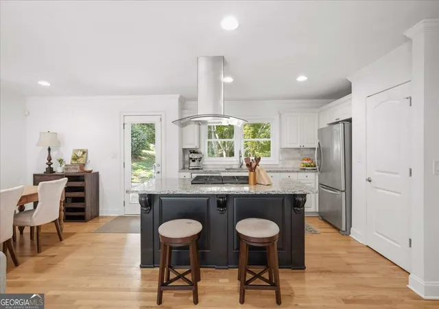 Photo 4 of Single family home for sale at 31 W Belle Isle Rd, Sandy Springs, GA 30342 | MLS# 10820742 | Listing updated on 2026-09-24