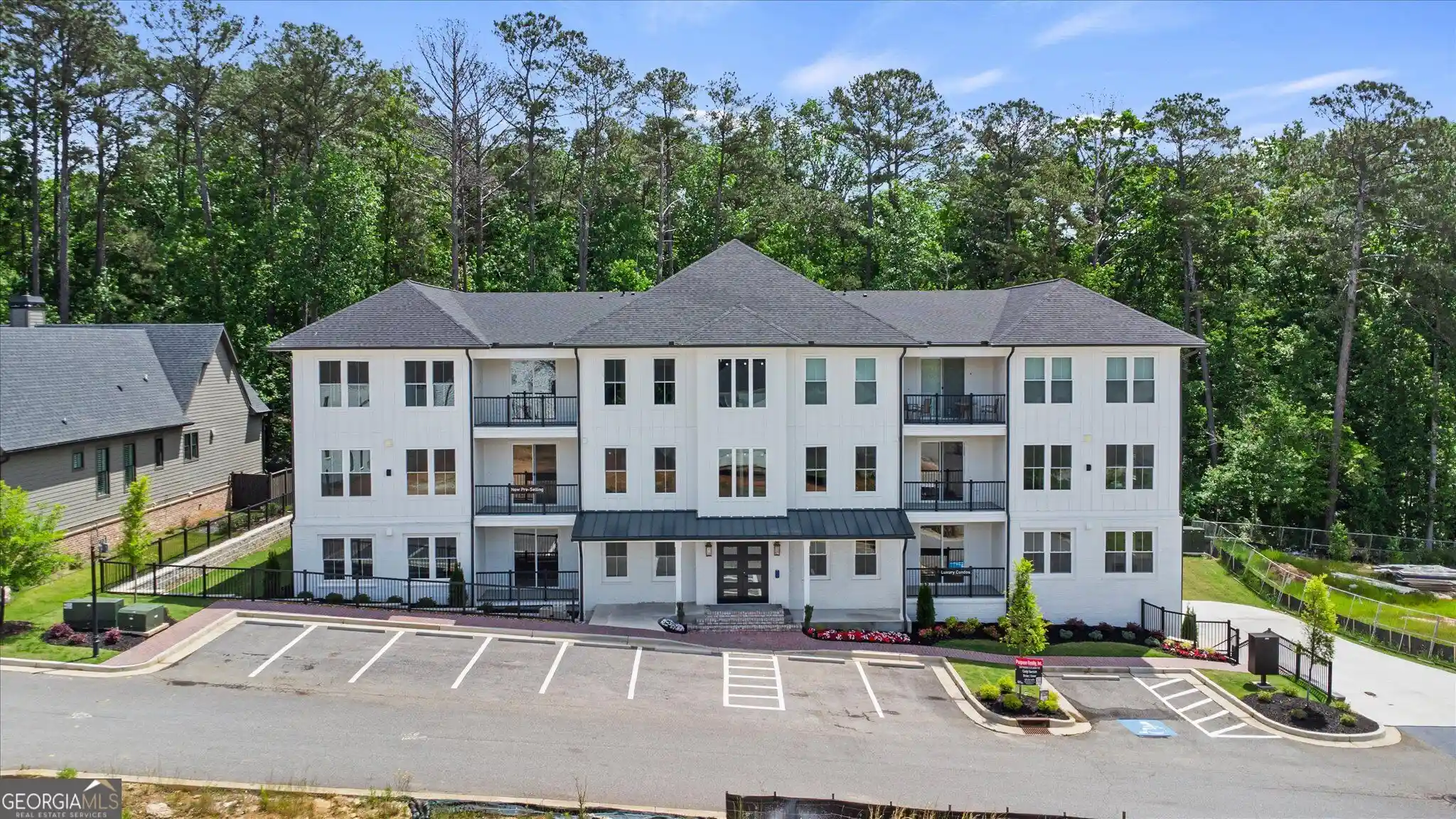Listing Photo 2 - Condo for sale in 1050 Blair Ln located at 1050 Blair Ln, Peachtree City, GA 30269 - Unit #302
