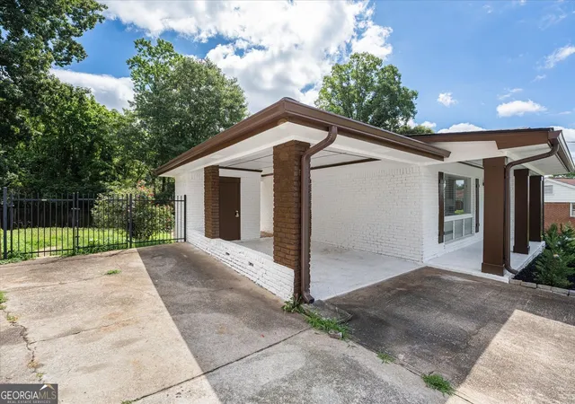 Photo 4 of Single family home for sale at 2044 Yucca Dr, Decatur, GA 30032 | MLS# 10792679 | Listing updated on 2026-09-16