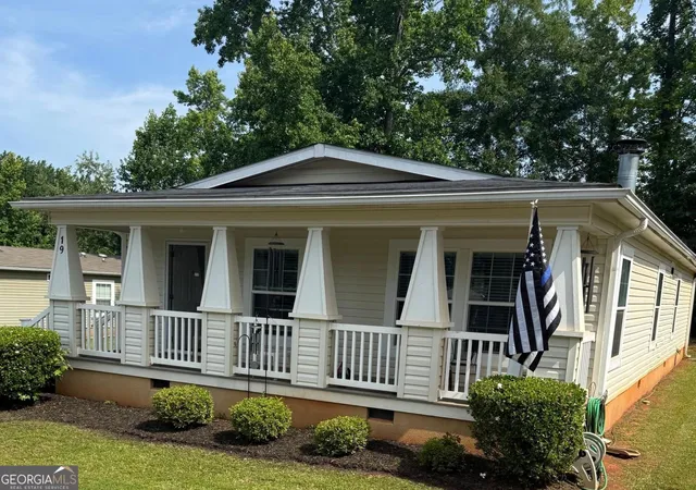 1st image of 19 Redwood Cir, Newnan, GA 30263 | MLS# 10785046