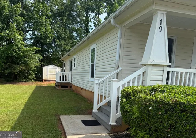 Photo 3 of Manufactured home for sale at 19 Redwood Cir, Newnan, GA 30263 | MLS# 10785046 | Listing updated on 2026-06-26