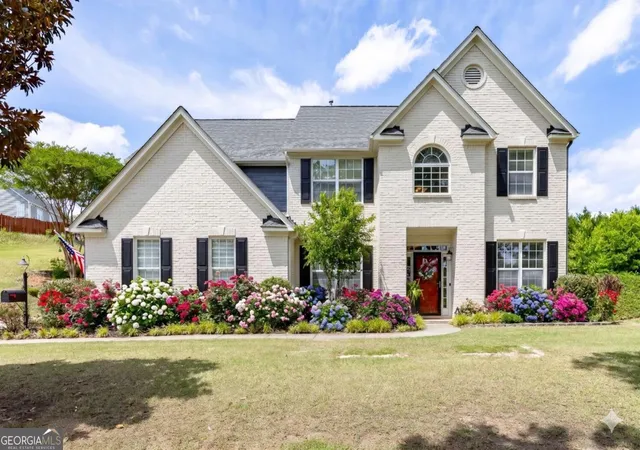 3rd image of 933 Cruce Lake Dr, Hoschton, GA 30548 | MLS# 10816192
