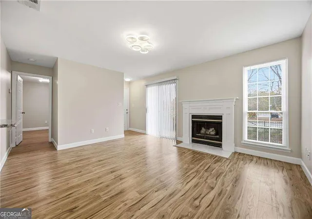 Photo 4 of Condo for sale at 120 Granville Ct, Atlanta, GA 30328 | MLS# 10822768 | Listing updated on 2026-10-01