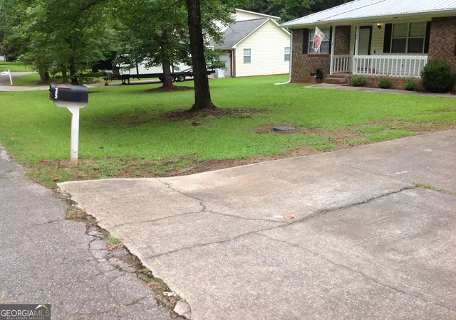 5th image of 35 Woodland Dr, Weaver, AL 36277 | MLS# 10826148