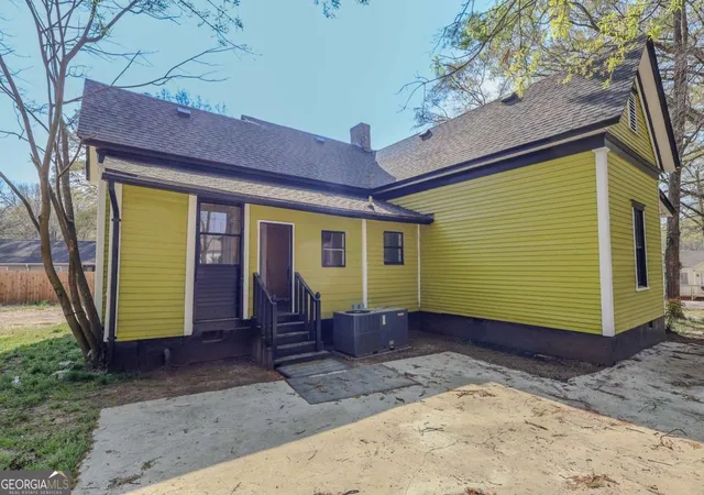 Photo 3 of Single family home for sale at 711 Davis St, Monroe, GA 30655 | MLS# 10718819 | Listing updated on 2026-04-09