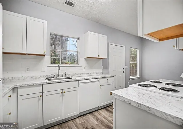 Photo 4 of Sale Pending at 4518 Swan Tr, Atlanta, GA 30349 | MLS# 10777805 | Listing updated on 2026-09-12