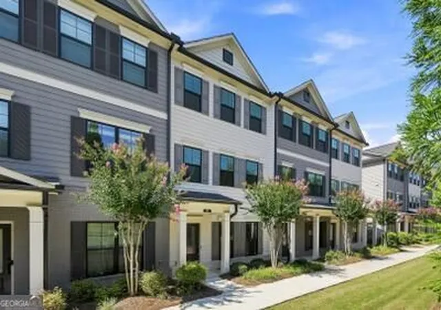 Photo 3 of Townhouse for sale at 421 Stovall Pl, Woodstock, GA 30188 | MLS# 10827630 | Listing updated on 2026-09-18