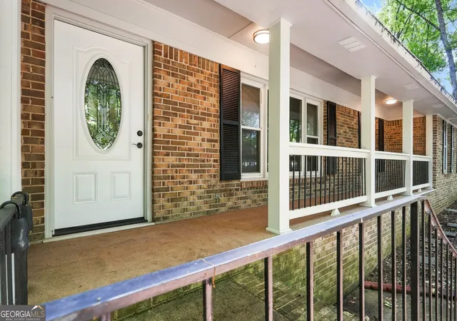 3rd image of 1050 Skyline Dr, Covington, GA 30014 | MLS# 10830031
