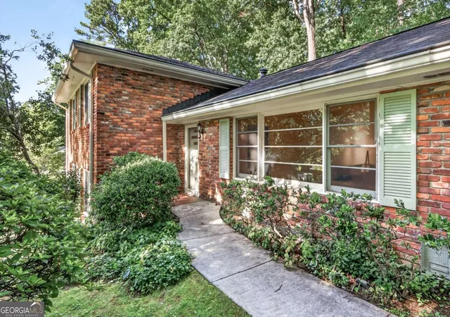 2nd image of 6885 Heathfield Dr, Sandy Springs, GA 30328 | MLS# 10793291