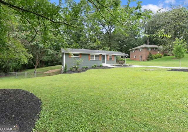 2nd image of 2324 Elmwood Cir Se, Atlanta, GA 30339 | MLS# 10791635