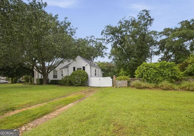 Photo 3 of Single family home for sale at 194 Euclid Ave, Macon, GA 31204 | MLS# 10825381 | Listing updated on 2026-09-28