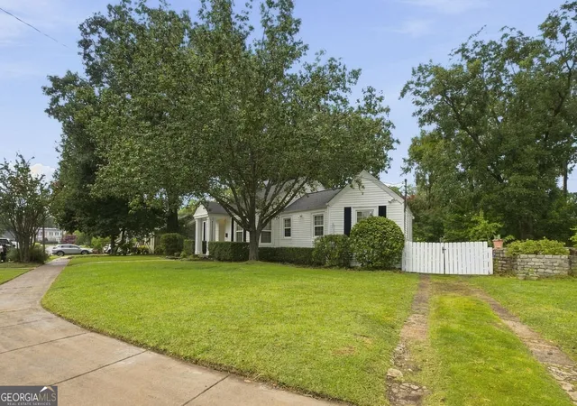 Photo 4 of Single family home for sale at 194 Euclid Ave, Macon, GA 31204 | MLS# 10825381 | Listing updated on 2026-09-28