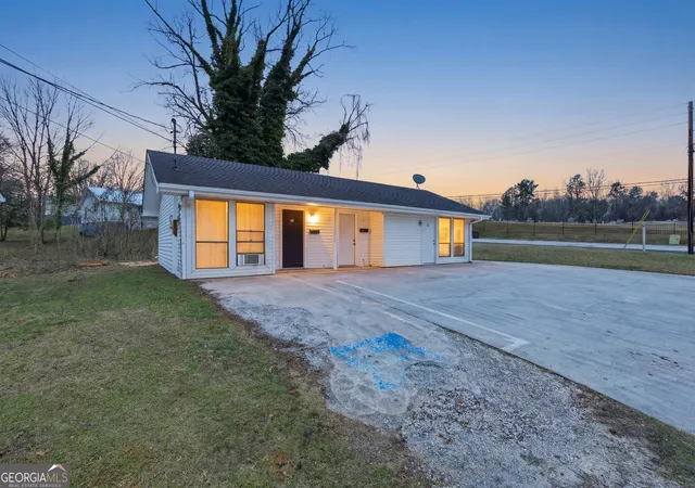 Listing Photo 3 - Condo for sale in building located at 201 203 Remsdale St, Toccoa, GA 30577