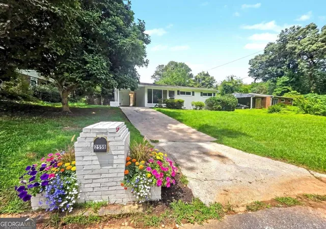 Photo 1 of Single family home for sale at 2559 Dale Creek Dr Nw, Atlanta, GA 30318 | MLS# 10789136 | Listing updated on 2026-10-24