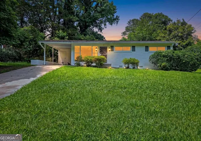 Photo 3 of Single family home for sale at 2559 Dale Creek Dr Nw, Atlanta, GA 30318 | MLS# 10789136 | Listing updated on 2026-10-24