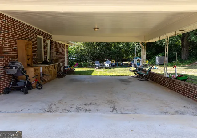 Photo 3 of Single family home for sale at 403 Ridgecrest Dr, Elberton, GA 30635 | MLS# 10806025 | Listing updated on 2026-07-31