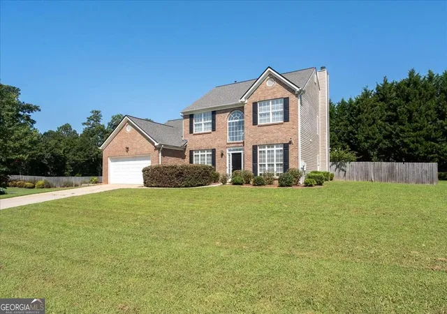 Photo 3 of Single family home for sale at 1135 Baltic Ct, Loganville, GA 30052 | MLS# 10828516 | Listing updated on 2026-10-08