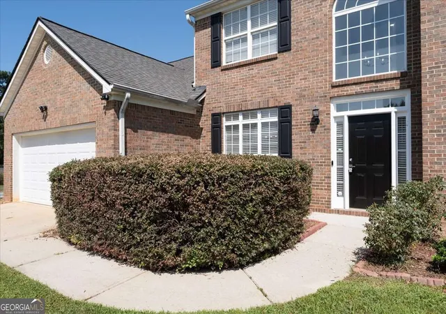 Photo 4 of Single family home for sale at 1135 Baltic Ct, Loganville, GA 30052 | MLS# 10828516 | Listing updated on 2026-10-08