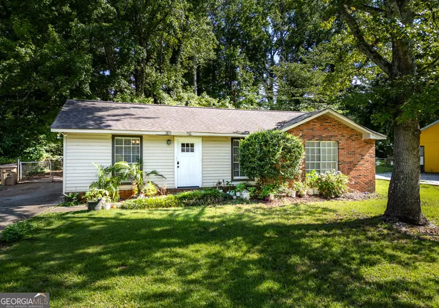Photo 2 of Single family home for sale at 103 Sedgefield Dr, Jonesboro, GA 30236 | MLS# 10801143 | Listing updated on 2026-10-26