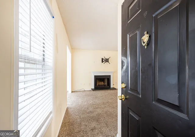 Photo 4 of Condo for sale at 910 Augusta Dr Se, Marietta, GA 30067 | MLS# 10824183 | Listing updated on 2026-09-16