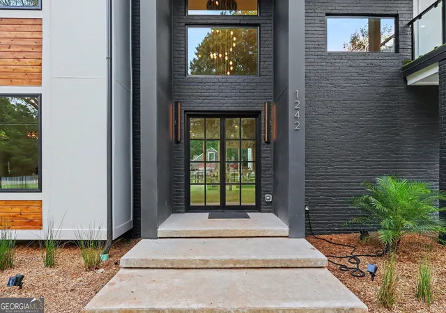 Photo 3 of Mansion for sale at 1242 Brk Forest Dr Ne, Atlanta, GA 30324 | MLS# 10790241 | Listing updated on 2026-10-03