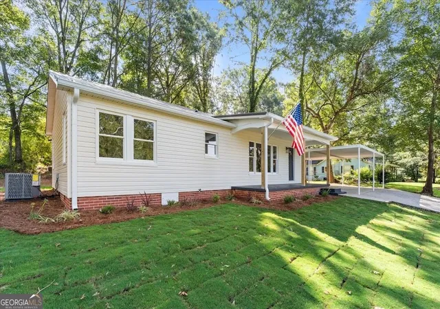 Photo 3 of Single family home for sale at 227 Bennett St, Heflin, AL 36264 | MLS# 10834176 | Listing updated on 2026-09-21
