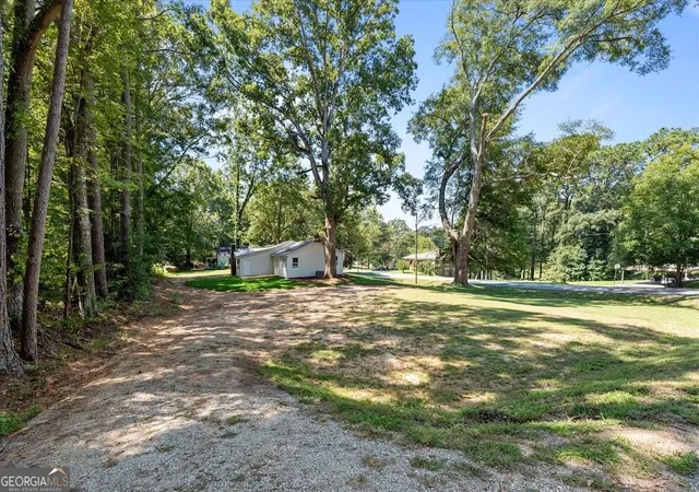 Photo 4 of Single family home for sale at 227 Bennett St, Heflin, AL 36264 | MLS# 10834176 | Listing updated on 2026-09-21