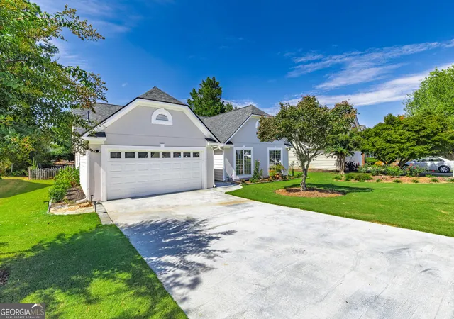 Photo 2 of Sale Pending at 1725 Meadow Forest Ln, Duluth, GA 30097 | MLS# 10623772 | Listing updated on 2025-10-28