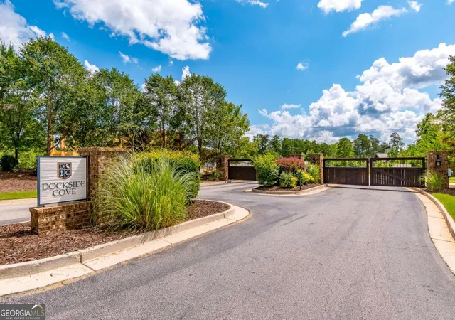 Photo 4 of Single family home for sale at 6008 Tradewinds Cvs, Gainesville, GA 30506 | MLS# 10616792 | Listing updated on 2026-10-07