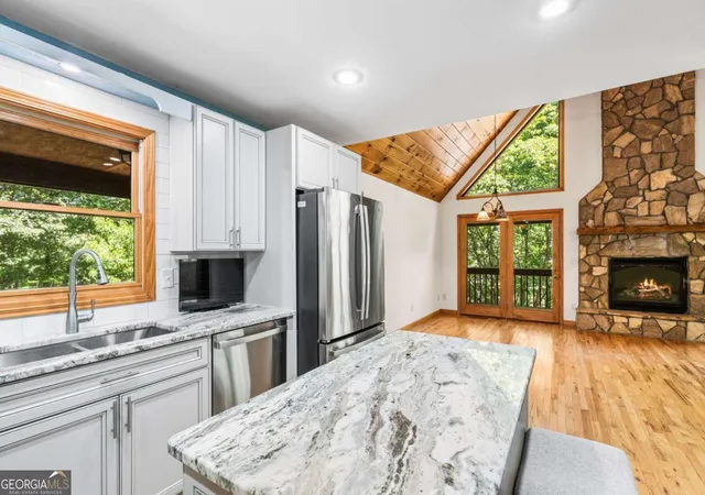 Photo 4 of Single family home for sale at 977 Tarheel Dr W, Murphy, NC 28906 | MLS# 10779977 | Listing updated on 2026-06-19
