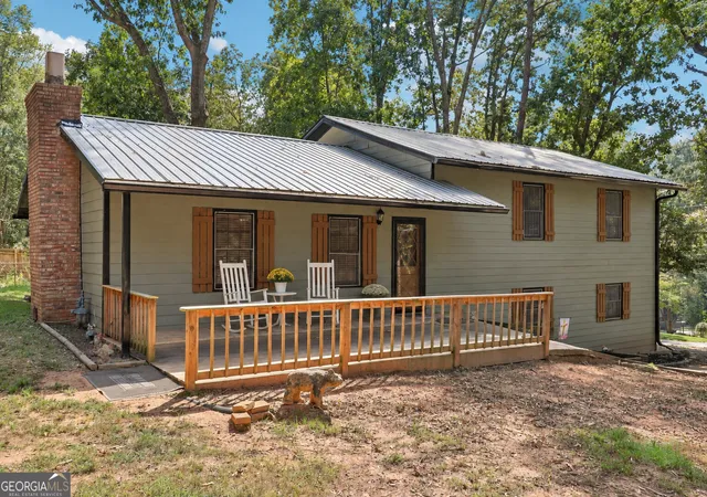 Photo 1 of Single family home for sale at 5752 Oak Grv Dr, Acworth, GA 30102 | MLS# 10849886 | Listing updated on 2026-10-26